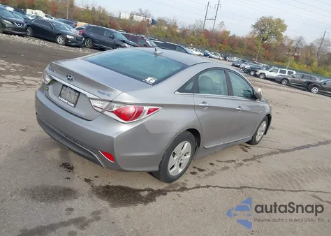 2011 Hyundai Sonata Hybrid z USA, uszkodzony, nr VIN KMHEC4A48BA006546